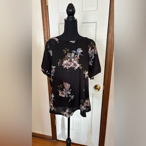 Daytrip Black Floral Short Sleeve Top